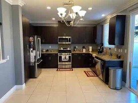 42921 Avenida Amistad in Temecula, CA - Building Photo