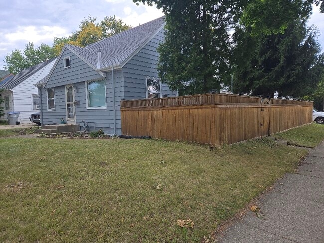 property at 612 E Linus St