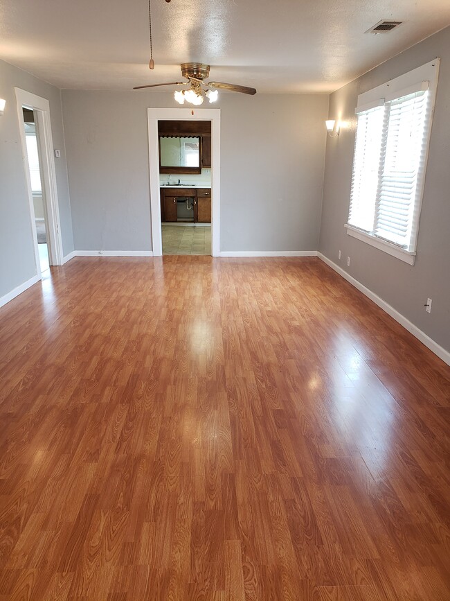 436 W J St in Oakdale, CA - Building Photo - Building Photo