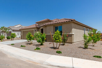 19534 W San Miguel Ave in Litchfield Park, AZ - Building Photo - Building Photo