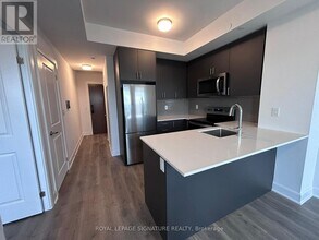 3240 William Coltson Ave in Oakville, ON - Building Photo - Building Photo