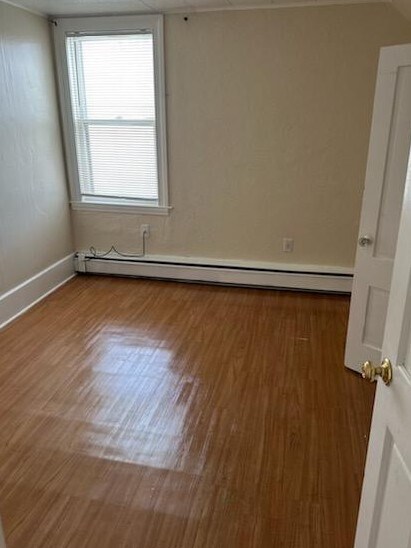 10 March St, Unit 10 MARCH ST. B 2ND. FLR in Worcester, MA - Foto de edificio - Building Photo