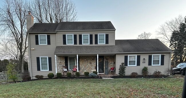 property at 1127 Donna Dr