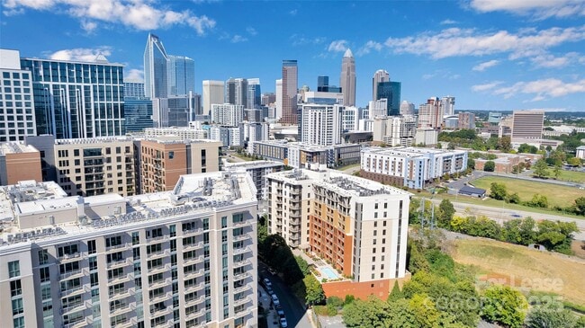 701 Royal Ct in Charlotte, NC - Building Photo - Building Photo