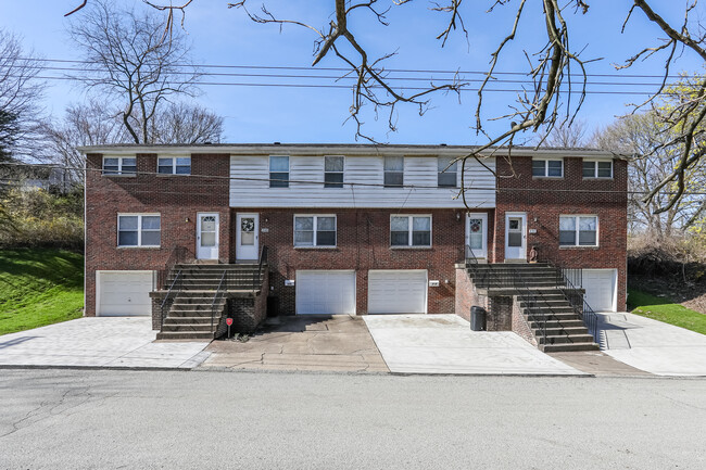 236-242 Chicora St in East Mckeesport, PA - Building Photo - Building Photo