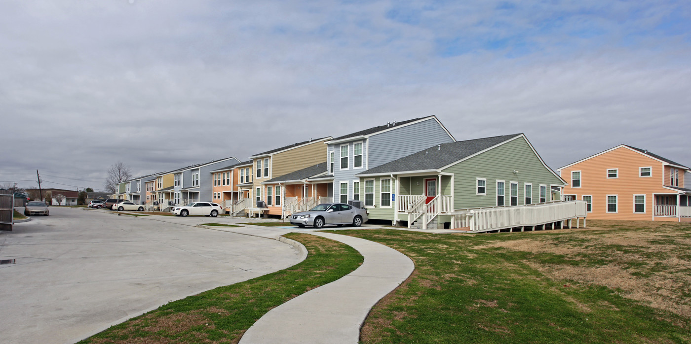 St. Bakhita Apartments in Marrero, LA - Foto de edificio