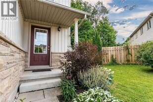 110 Activa Ave in Kitchener, ON - Building Photo