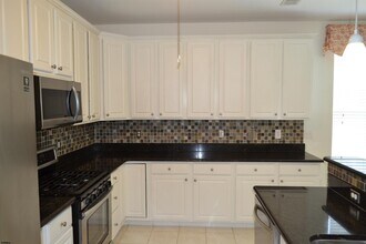 101 Newcastle Ct in Galloway, NJ - Building Photo - Building Photo