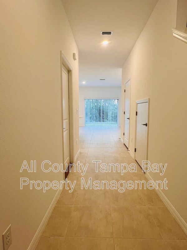 2187 Hallier Cv in Wesley Chapel, FL - Building Photo - Building Photo