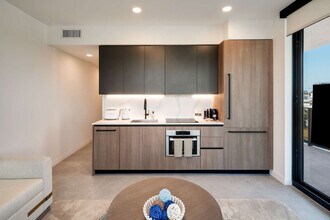 580 72nd St in Miami Beach, FL - Building Photo - Building Photo