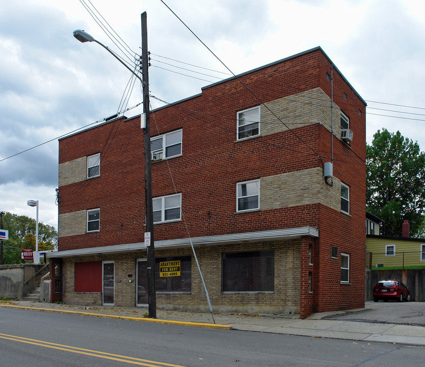 215-217 W Wyoming Ave in Cincinnati, OH - Building Photo