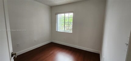 12174 SW 143rd Ln in Miami, FL - Foto de edificio - Building Photo