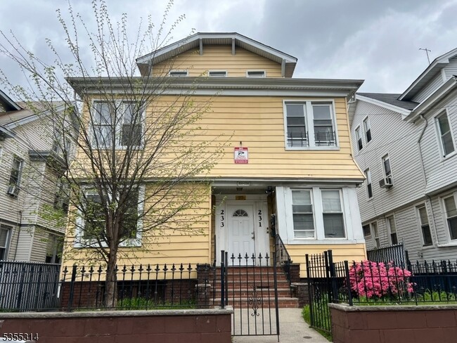 231 Renner Ave in Newark, NJ - Foto de edificio - Building Photo