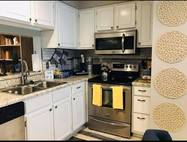 47 Lucinda Ct in Hampton, VA - Building Photo - Building Photo