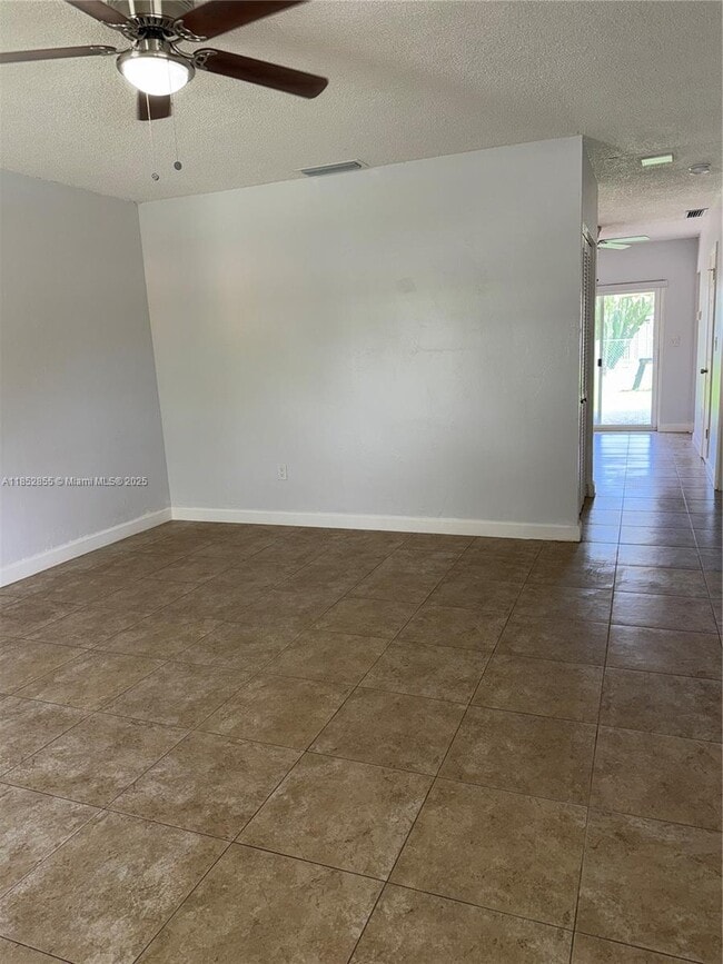 5780 SW 61st St in Miami, FL - Building Photo - Building Photo