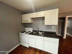 1643 1st St in Rensselaer, NY - Building Photo - Building Photo