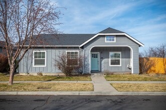 20688 White Dove Ln in Bend, OR - Building Photo - Building Photo