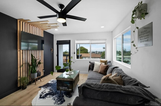 5463 San Onofre Terrace in San Diego, CA - Building Photo - Building Photo