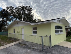 1128 W Pipkin Rd in Lakeland, FL - Building Photo - Building Photo