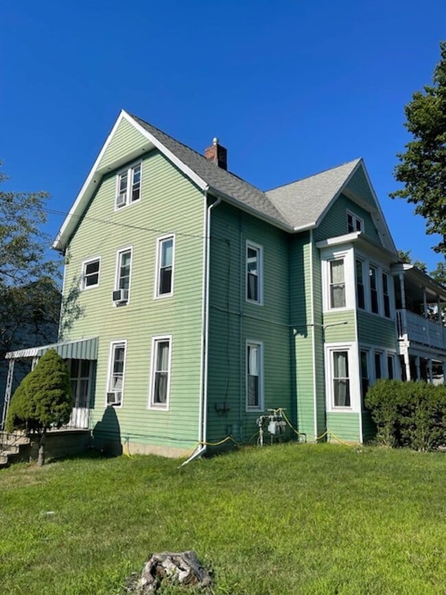 25 Fairfield Ct in Danbury, CT - Building Photo - Building Photo