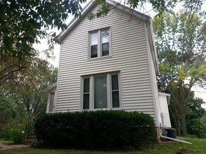 622 W 18th St in Cedar Falls, IA - Building Photo - Building Photo