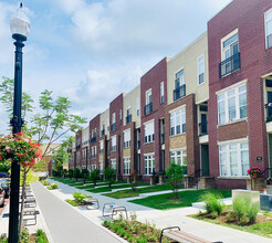 OLD TOWN ON THE MONON in Carmel, IN - Foto de edificio - Building Photo