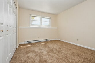 Hillside Apartments in New Milford, CT - Building Photo - Building Photo