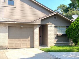 5259 Beaverbrook Dr in Houston, TX - Building Photo