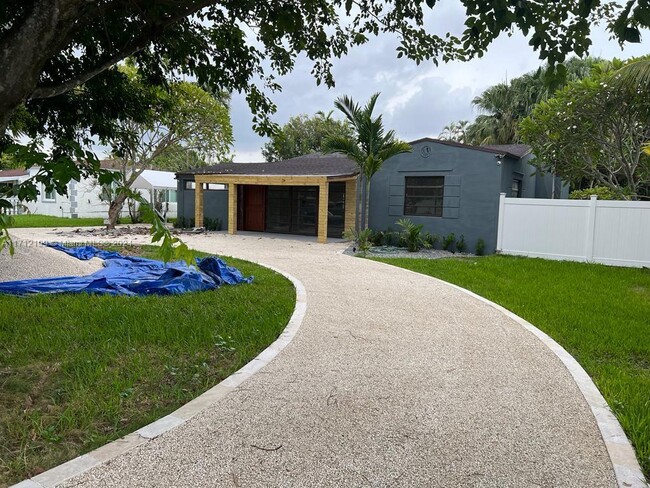 14825 Garden Dr in Miami, FL - Building Photo - Building Photo