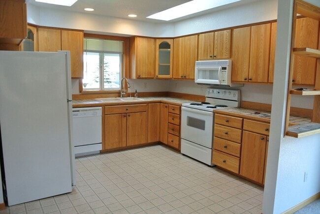 608 Dove Pl in Philomath, OR - Building Photo - Building Photo