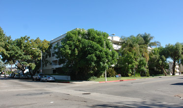 14655 Sylvan Street in Van Nuys, CA - Building Photo - Building Photo