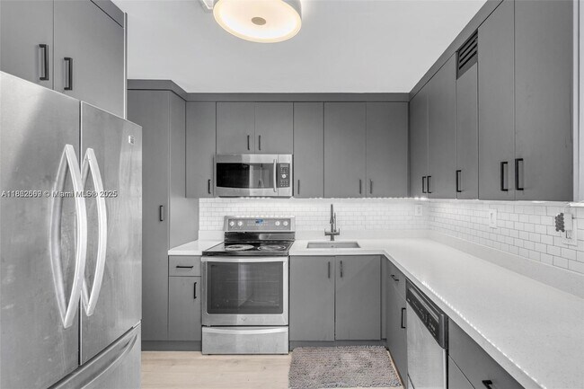 6900 Bay Dr in Miami, FL - Building Photo - Building Photo