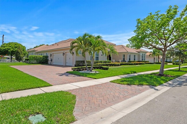 5292 S Sterling Ranch Cir in Davie, FL - Building Photo - Building Photo