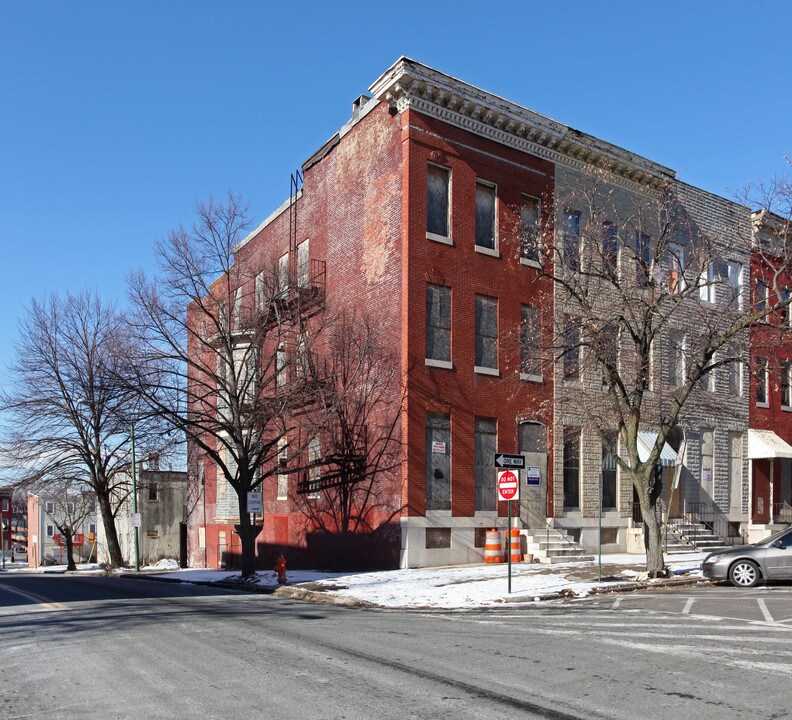 700 N Carrollton Ave in Baltimore, MD - Building Photo