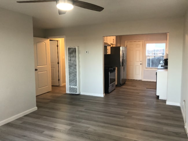 68 W 4th St in Tracy, CA - Foto de edificio - Building Photo