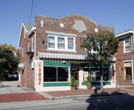 Antonio Cardi Building in Cranston, RI - Foto de edificio - Building Photo