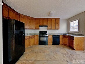 125 Lassiter Dr in Covington, GA - Foto de edificio - Building Photo