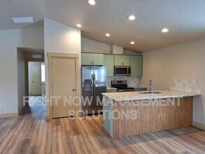 702 Smith Ave in Nampa, ID - Building Photo - Building Photo