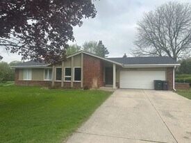 N26W22362-W22362 Birchwood Ct in Waukesha, WI - Building Photo