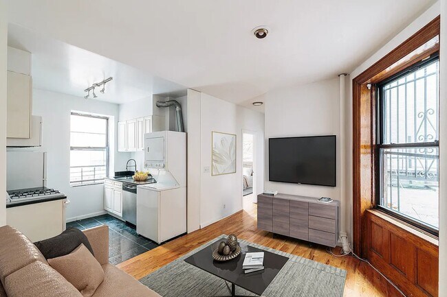 property at 2 Bank St