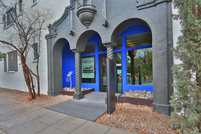 Coronado Hotel Apartments in Tucson, AZ - Foto de edificio - Building Photo