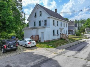 12 Church St, Unit 3 in Farmington, NH - Building Photo - Building Photo