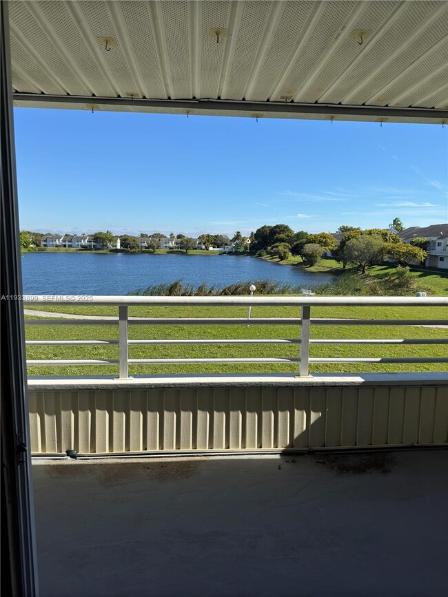 3421 NW 44th St in Lauderdale Lakes, FL - Building Photo - Building Photo