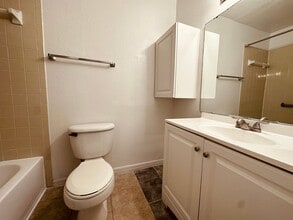1071 S Hiawassee Rd in Orlando, FL - Building Photo - Building Photo