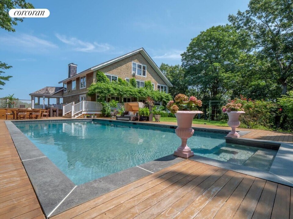 311 Ruggs Path in Sag Harbor, NY - Building Photo