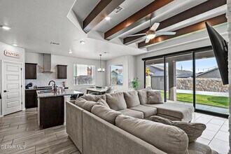 840 Via Glorieta in Santa Teresa, NM - Building Photo - Building Photo