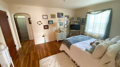 227 W Dunklin St, Unit 3 in Jefferson City, MO - Building Photo - Building Photo