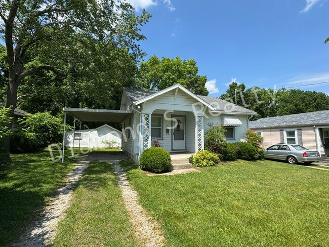 property at 1911 W Elm St