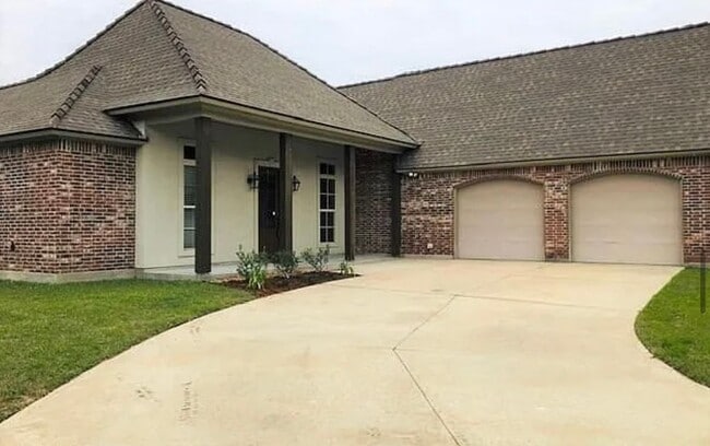 105 Hunters Gate Ct in Lafayette, LA - Building Photo - Building Photo