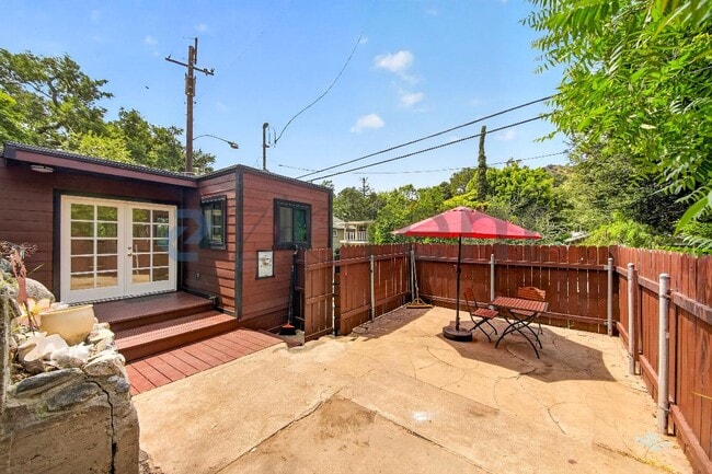 670 Woodland Dr in Sierra Madre, CA - Foto de edificio - Building Photo